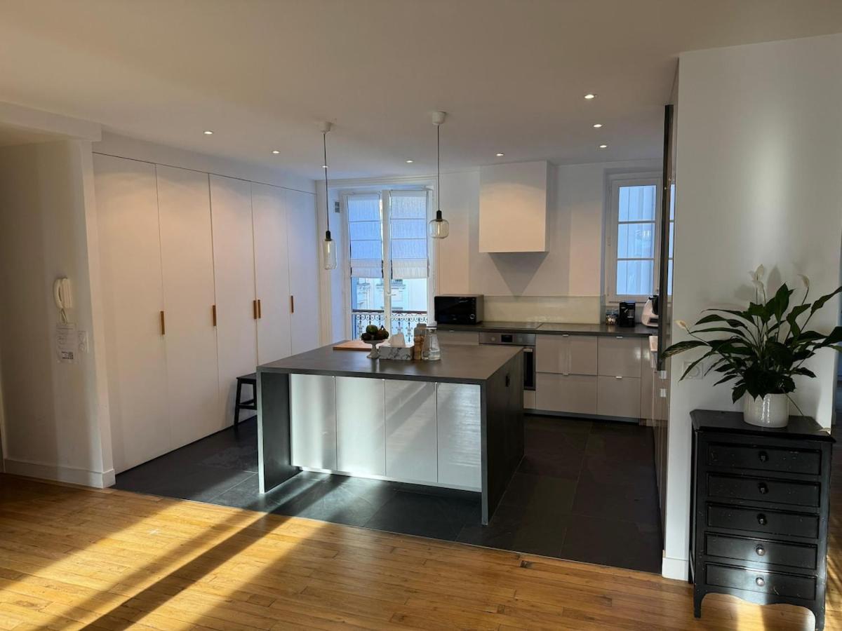 Beautiful Family - Canal Saint Martin Apartment Paris